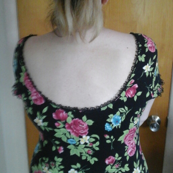 Switchblade Stiletto Black and Floral Dress - Picture 3 of 7